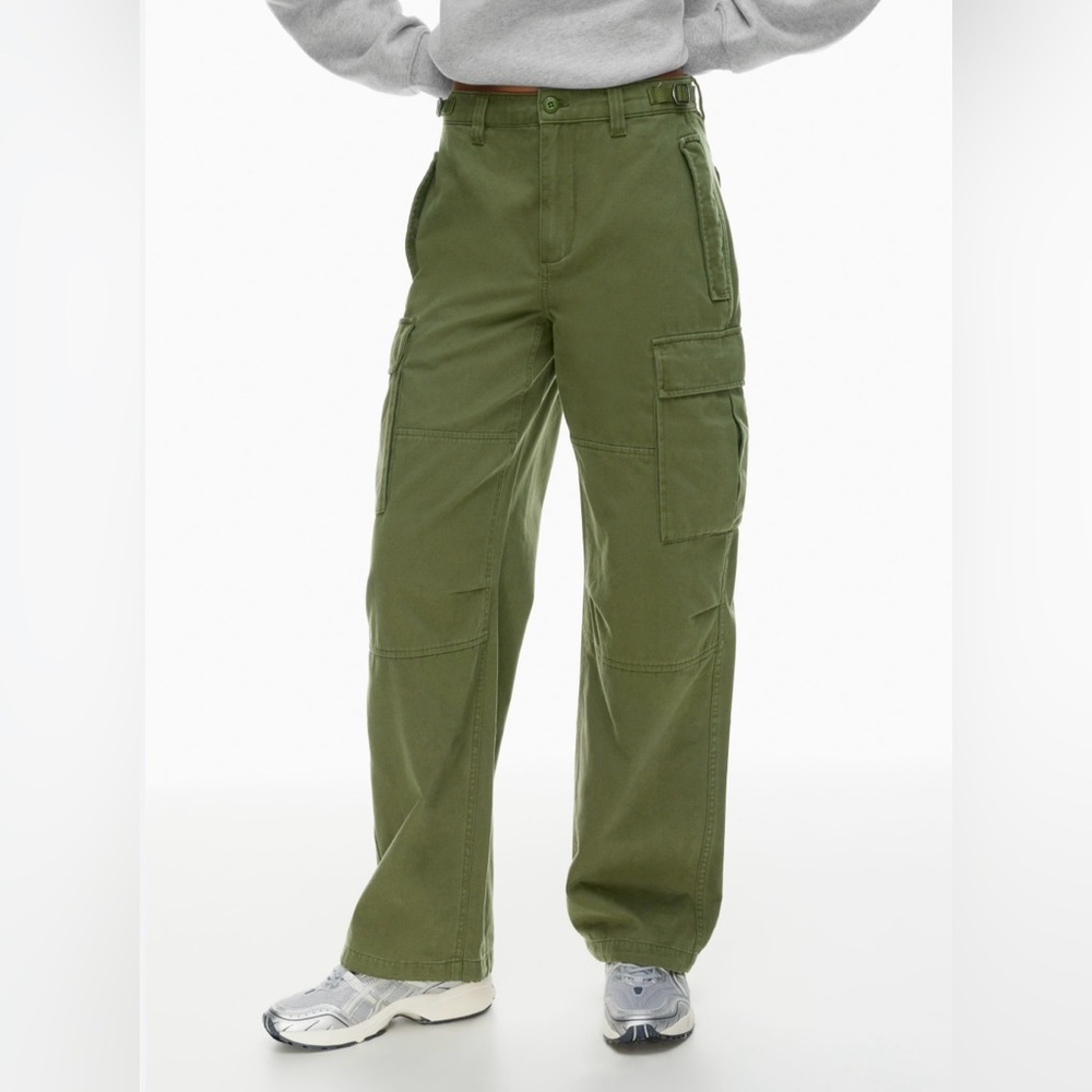TNA by Aritzia Mid-Rise Surplus Cargo Pants In Fatigue Size 2